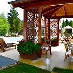 Hotel Bucaneve