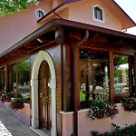Hotel Bucaneve