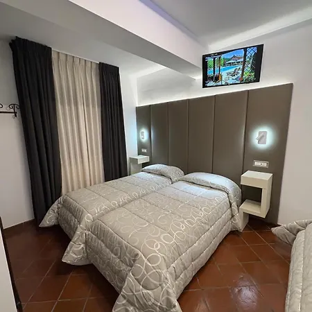 Hotell Bucaneve 3*