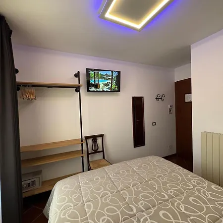 Hotel Bucaneve