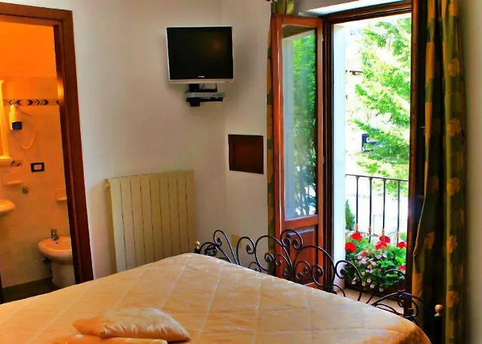 Отель Bucaneve 3*