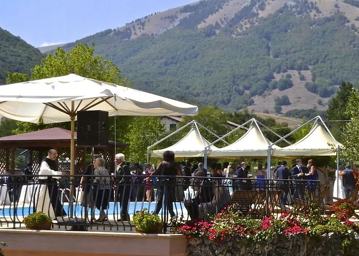 Отель Bucaneve 3*